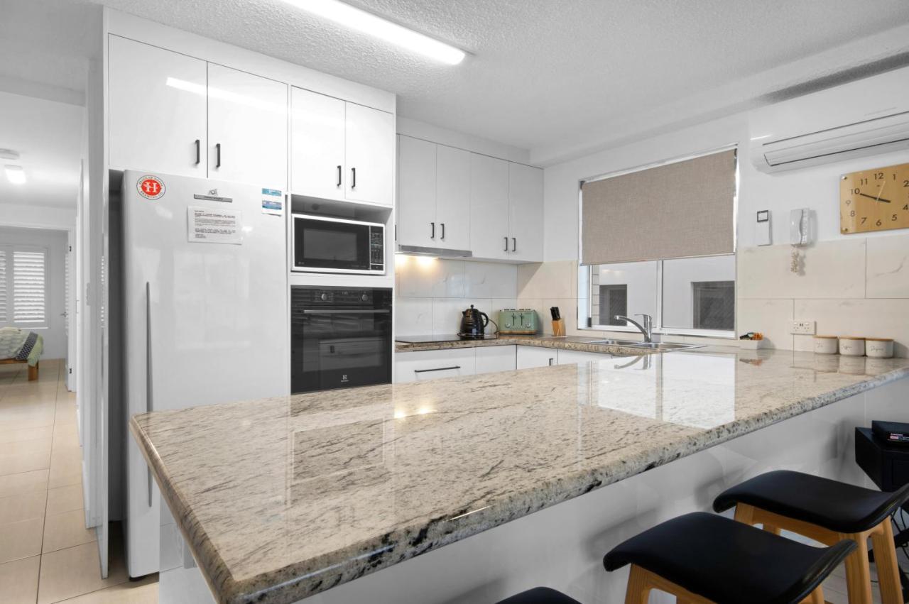 Capeview Apartments - Right On Kings Beach Caloundra Exteriör bild