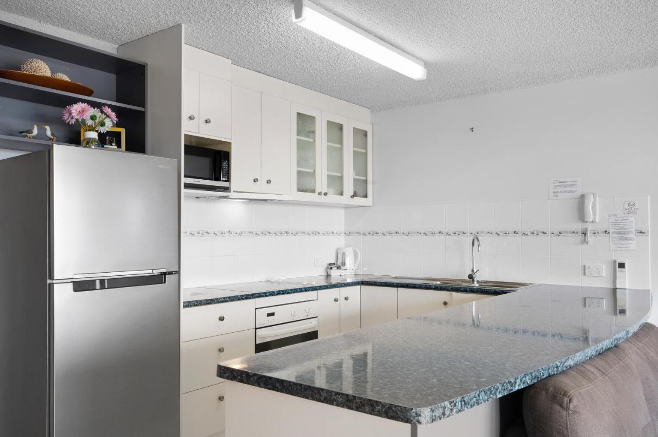 Capeview Apartments - Right On Kings Beach Caloundra Exteriör bild