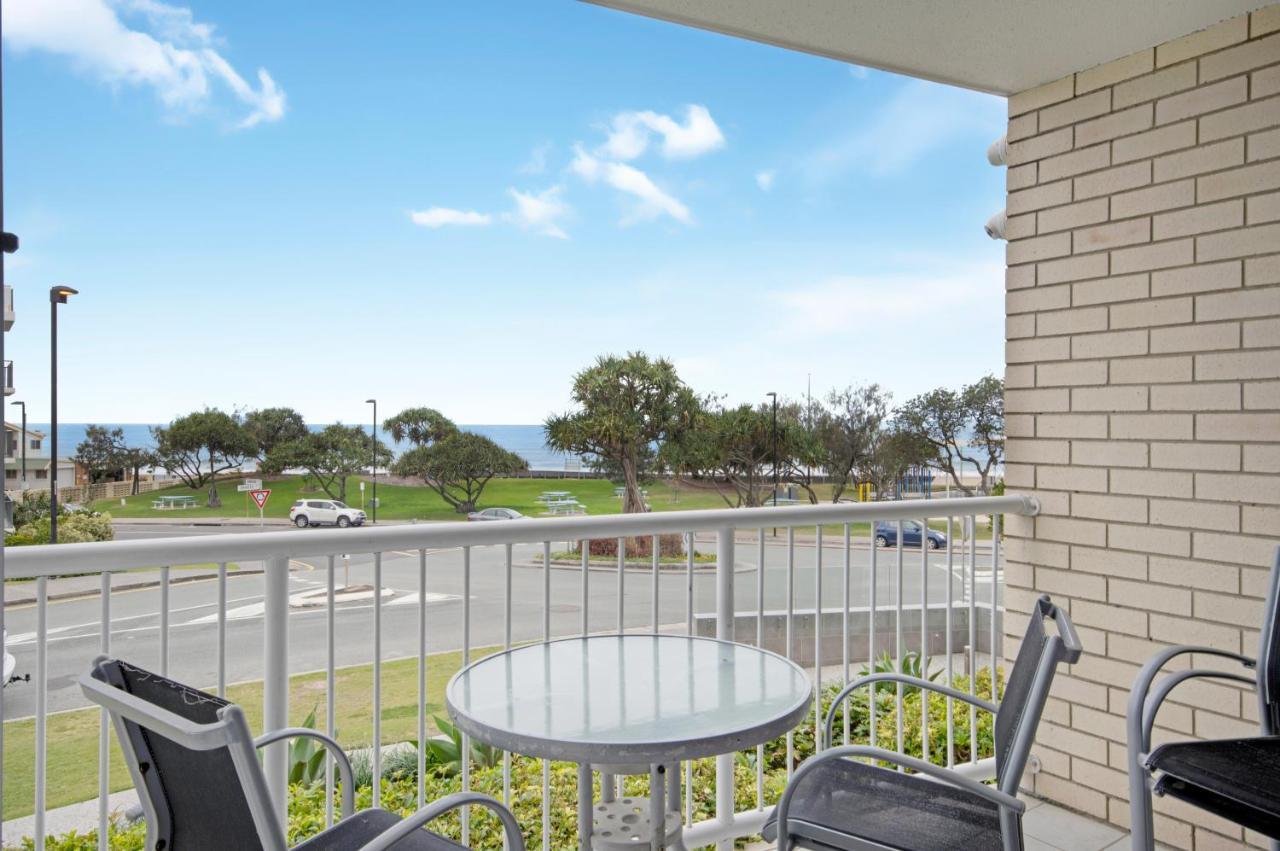 Capeview Apartments - Right On Kings Beach Caloundra Exteriör bild