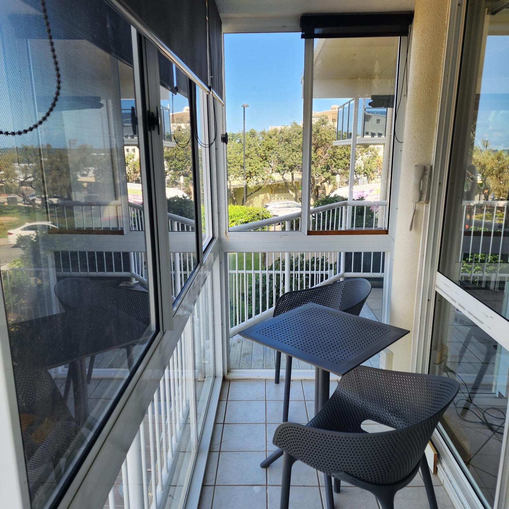 Capeview Apartments - Right On Kings Beach Caloundra Exteriör bild